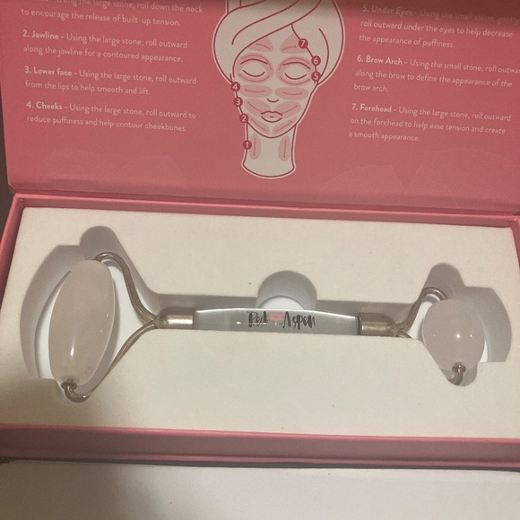 Aspen Facial Roller Skincare With Love Red Aspen NWT - Picture 11 of 11